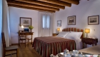 italian holiday villa last minute